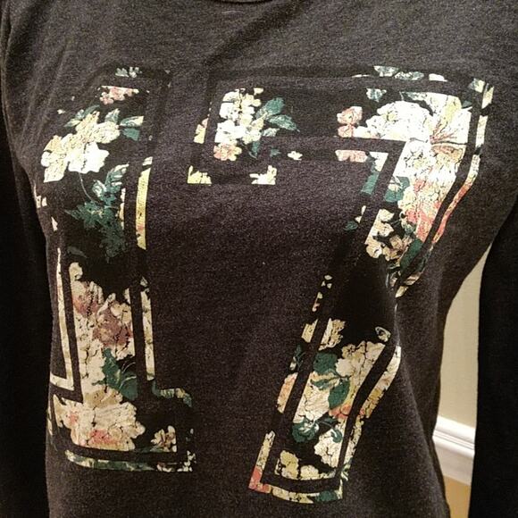 Recycled Karma Gray Cold Shoulder Top size Small - Picture 5 of 7